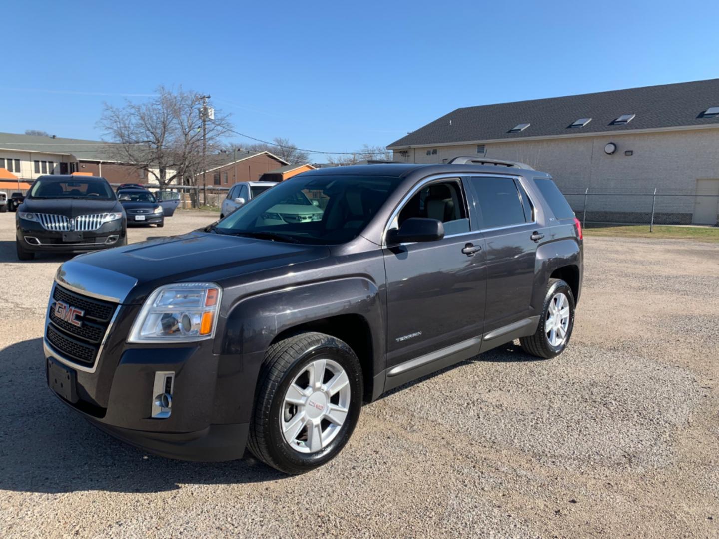 2013 Gray /gray GMC Terrain (2GKALUEK7D6) with an SLT 2WD 4 Cylinders K 2.4L FI FFV DOHC 145 CID engine, AUTOMATIC transmission, located at 1830 North Belt Line Road, Irving, TX, 75061, (469) 524-0199, 32.834373, -96.993584 - Photo#4